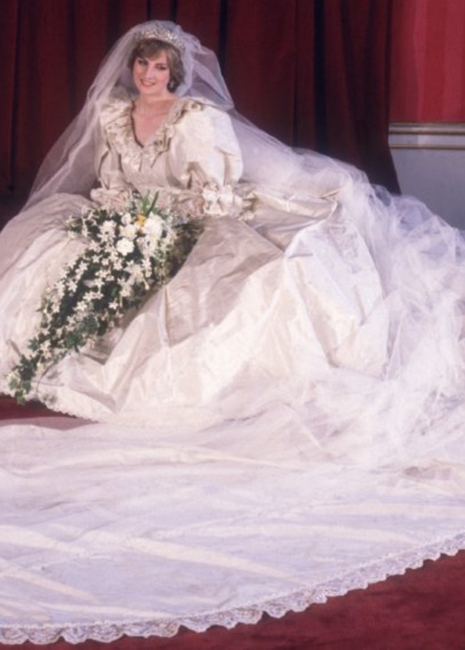 فستان زفاف ديانا كان مجعد للغاية