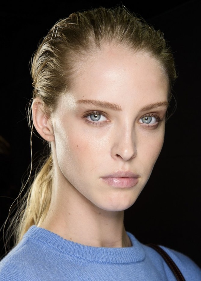 أسرار تطبيق البلاشر للوجه النحيف لمظهر خدود أكثر امتلاءً وجاذبية