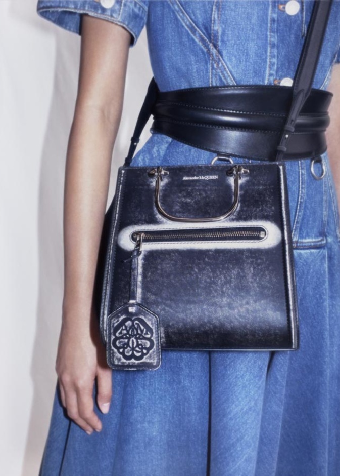 حقائب Alexander McQueen لموسم ربيع  وصيف 2021 