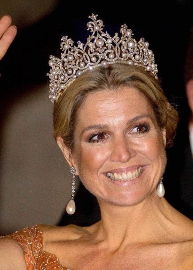  الملكة ماكسيما تتألق بتاج The Wurttemberg Ornate Pearl Tiara
