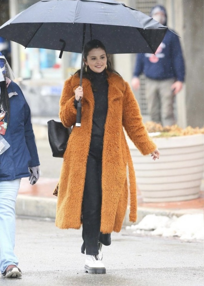 سيلينا غوميز متجهة إلى موقع تصوير فيلمها الجديد في مدينة نيويورك