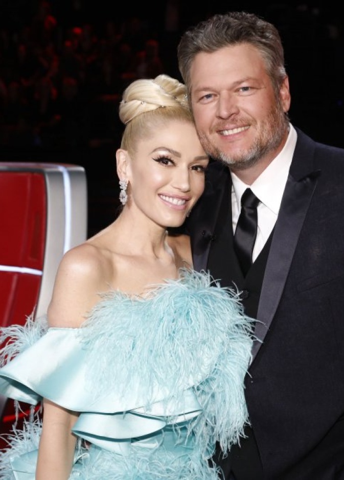  غوين ستيفاني مشغولة في تعليم أطفالها الثلاثة