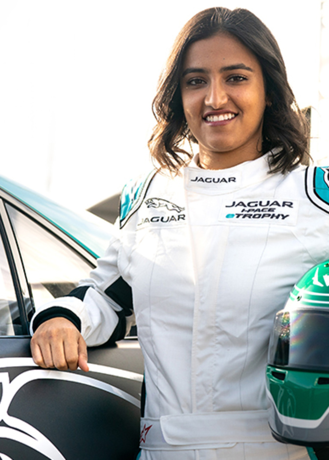 ريما الجفالي أول سائقة سعودية تنافس في بطولة دولية في المملكة