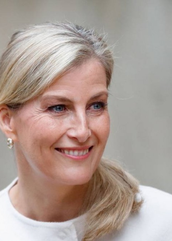 كونتيسة وسكس الراعية الملكية لكلية الأزياء في لندن