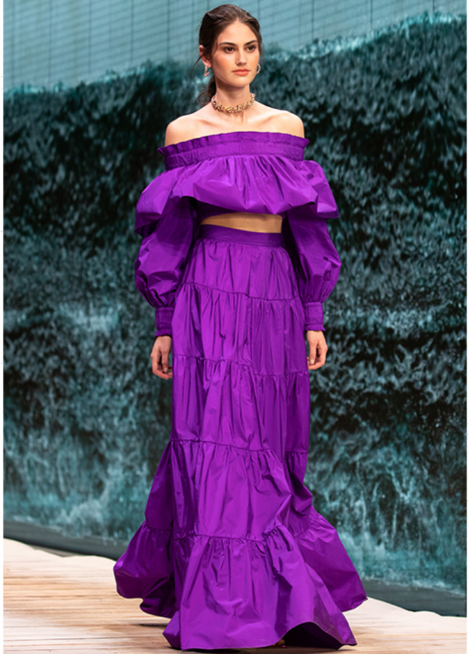 تنسيق تصاميم مكشوفة الاكتاف مع التنانير الواسعة من Ralph And Russo