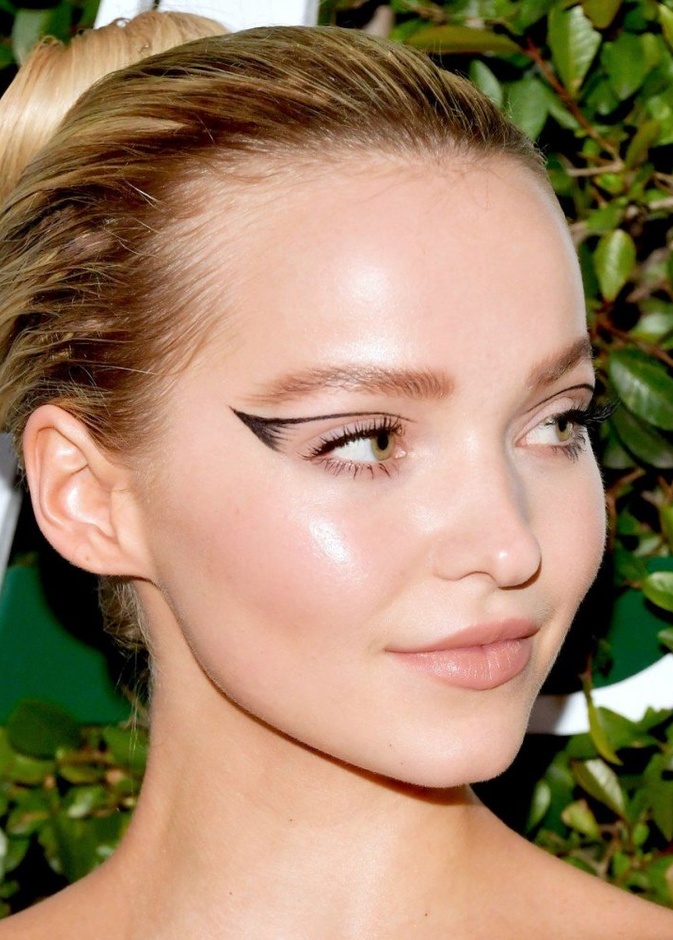 دوف كاميرون Dove Cameron