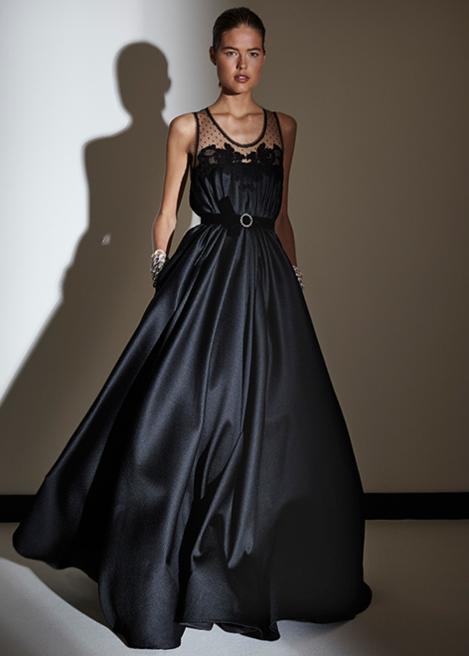 موديلات فساتين سهرة باللون الاسود الحريري من دار Alexis Mabille
