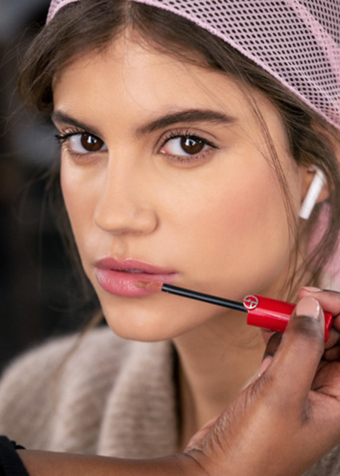 الإطلالة الجمالية لعرض مجموعة أزياء EMPORIO ARMANI النسائية والرجالية  لخريف وشتاء 21-22