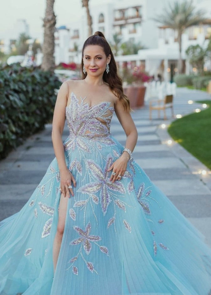 ريا أبي راشد تشارك بحفل غولدن غلوب 2021 لكن من دبي