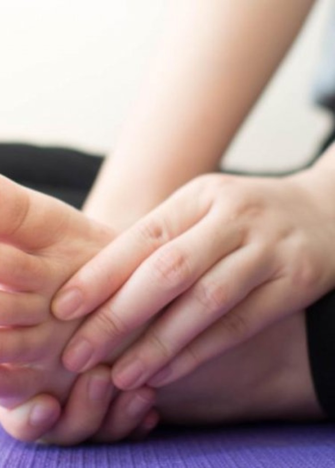  هل تورم اصابع القدم دليل على الاصابة بفيروس كورونا الجديد