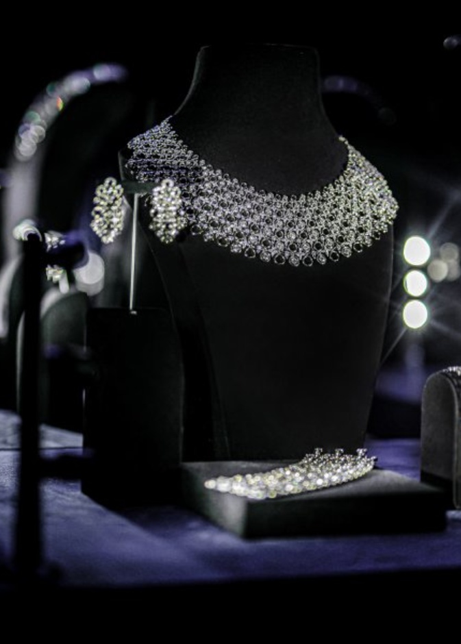 لويس فيتون تكشف النقاب عن حدث المجوهرات الراقية في دبي