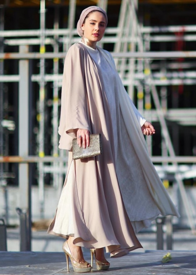 موديلات عبايات خليجية للعروس من آسيا عاكف