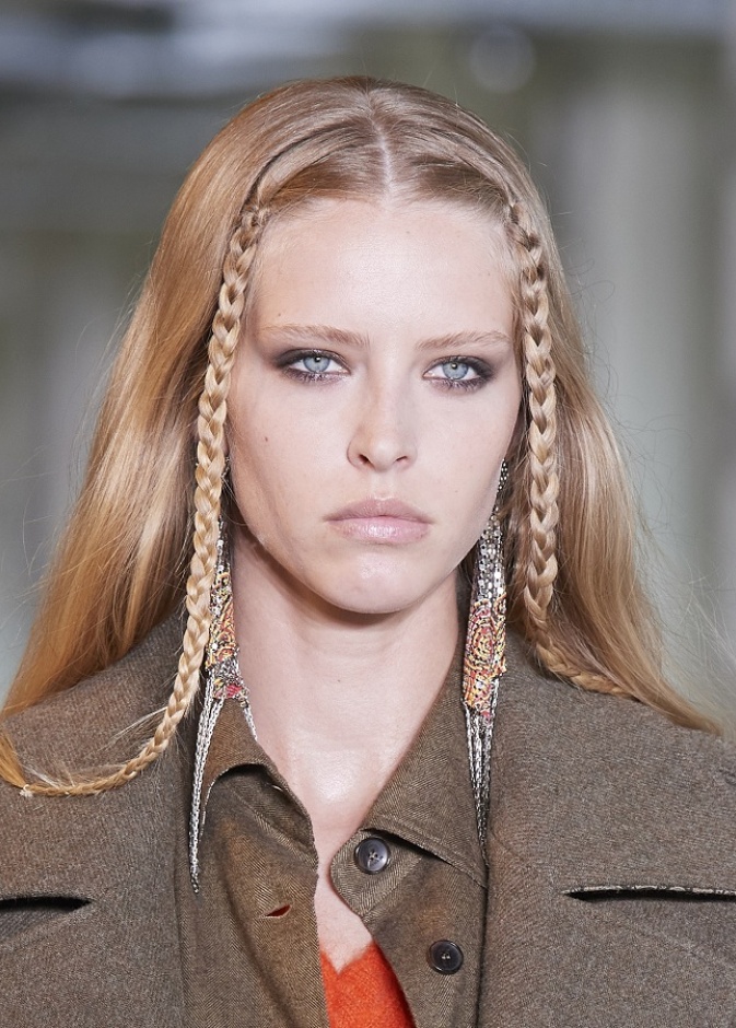 تسريحات شعر الضفائر الجانبية من دار Etro 2021