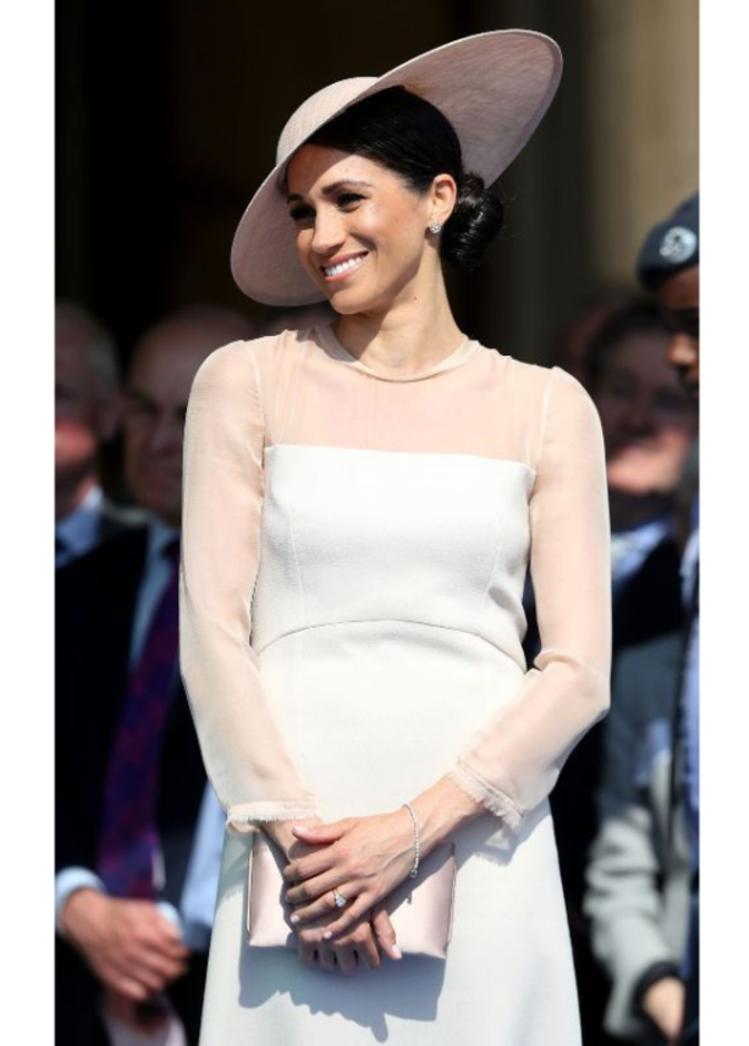 قبعة فيليب ترايسي ناسبت إطلالة ميغان تماماً