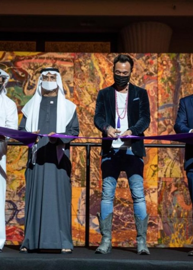 أزيح الستار عن "رحلة الإنسانية"، اللوحة الفنية البالغة مساحتها 17,000 قدم مربعة