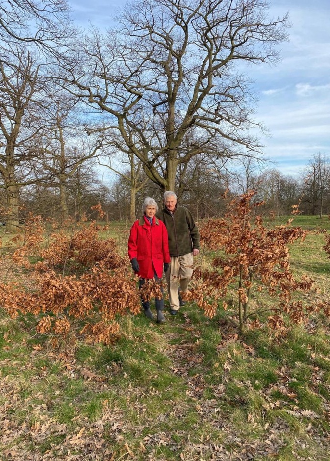ابن عم ملكة بريطانيا وزوجته يشاركان في تحدي مشي 11 ألف خطوة