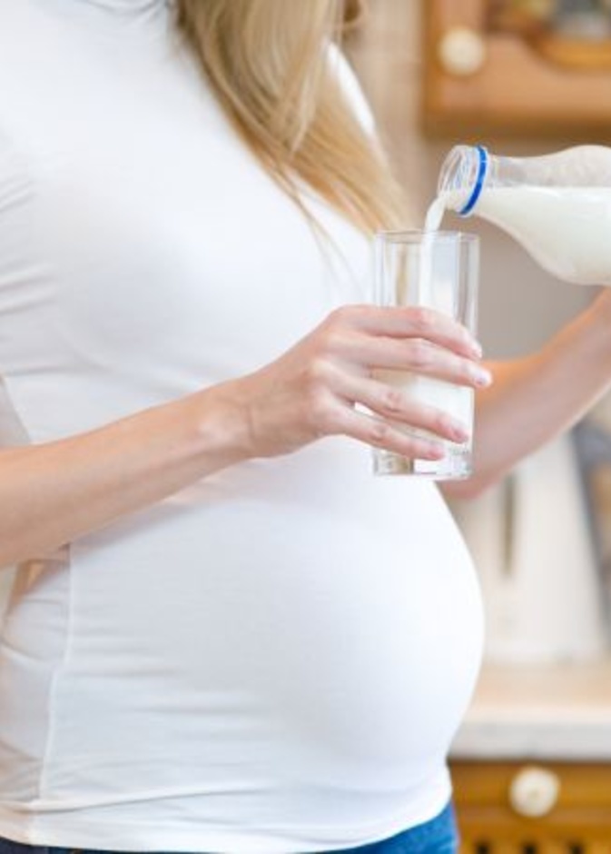 فوائد الحليب للحامل وجنينها في الشهر التاسع