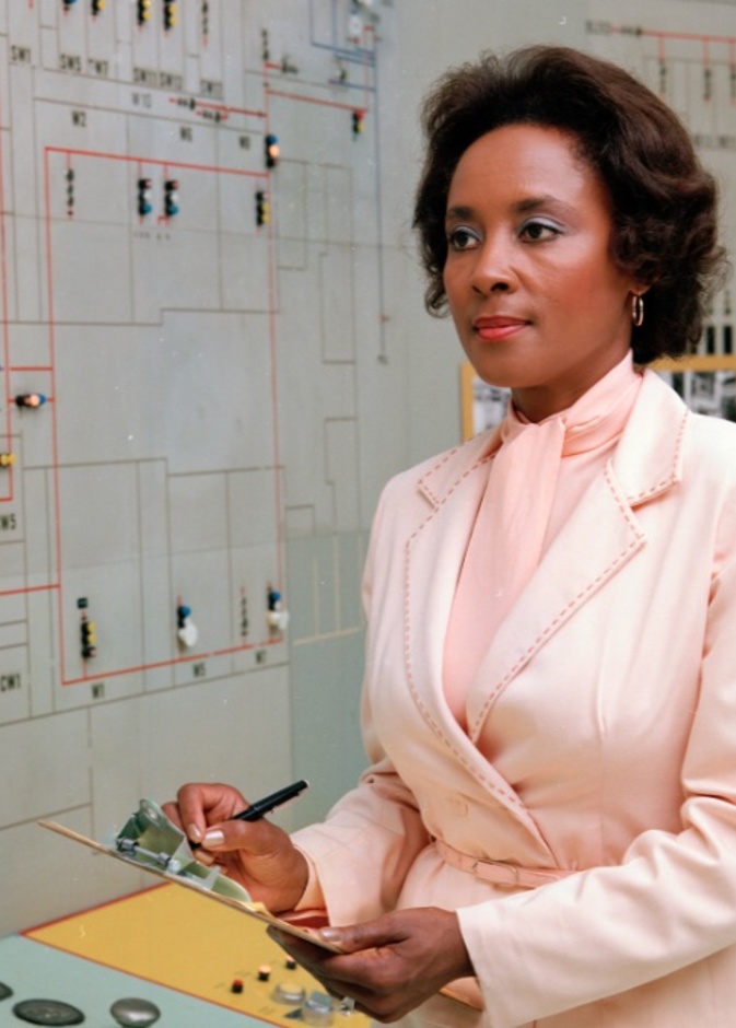  آني إيسلي Annie Easley
