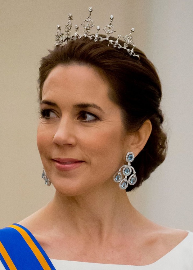 الأميرة ماري ترتدي أقراط Aquamarine Girandole