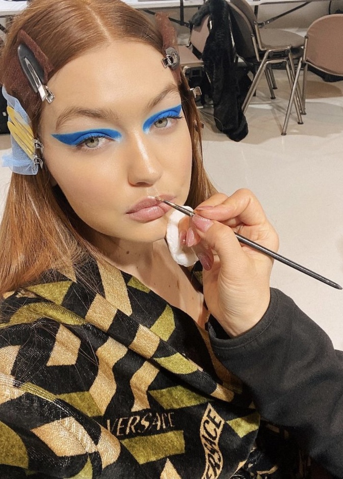 جيجي حديد تعود إلى عالم عروض الأزياء العالمية مع فرزاتشي