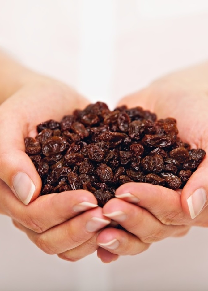  ما هي فوائد تناول الزبيب المنقوع