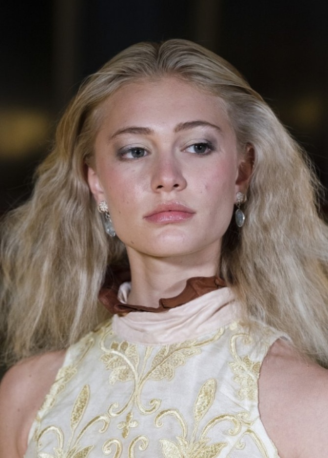 مكياج ملون وفضي لربيع 2021 من دار Prophetik