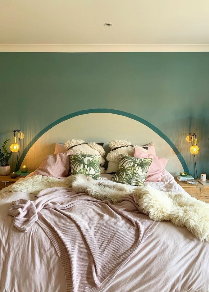  دهانات حوائط غرفة النوم باللون الأخضر مع مفارش سرير بالوردي الباستيل