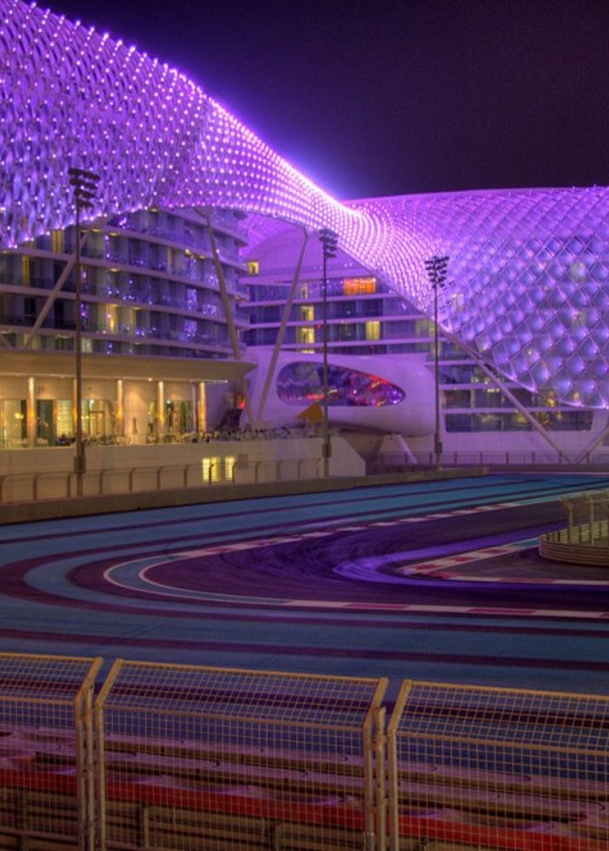  جزيرة ياس من أجمل الأماكن السياحية في أبوظبي بواسطة Rob Alter