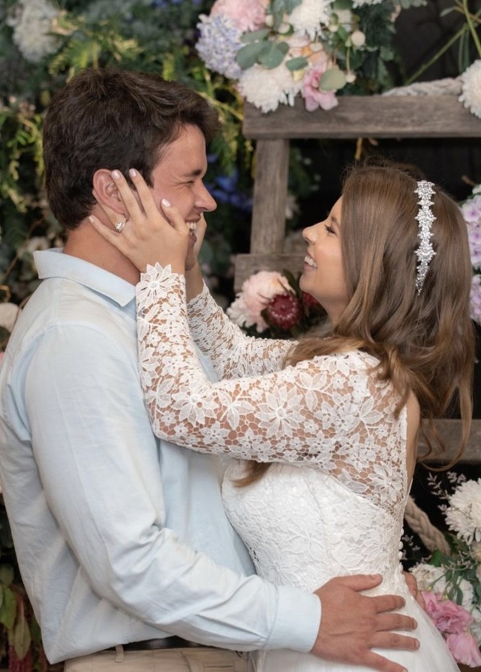 بيندي إيروين Bindi Irwin وتشاندلر بأول Chandler Powell