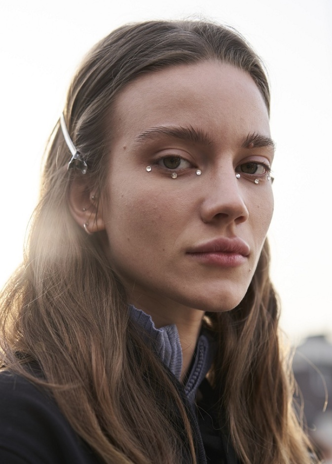 صيحات خريف 2021 الجمالية مع الستراس الملفت من دار Courreges 2021