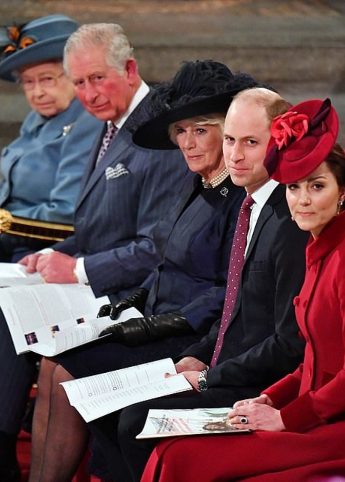 ملكة بريطانيا تستضيف اجتماعات إدارة أزمة مع الأميرين تشارلز ووليام