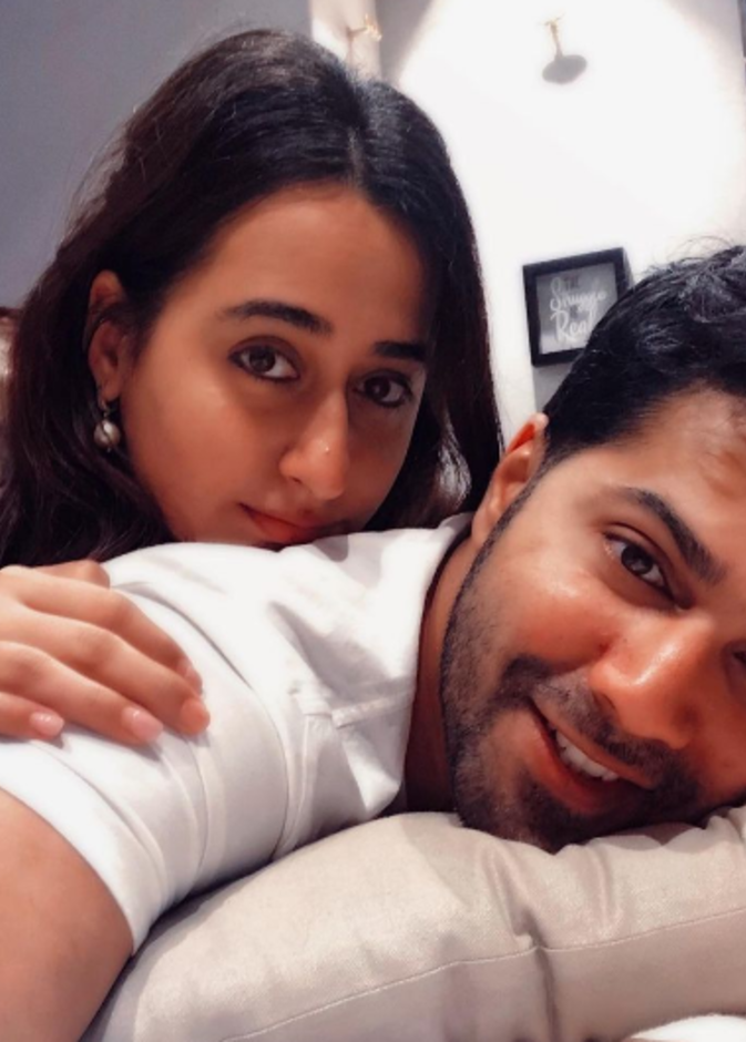 فارون داوان ينشر صورة تجمعه بزوجته بمناسبة اليوم العالمي للمرأة