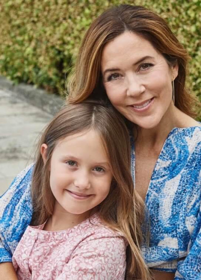 الأميرة ماري تنشر صورتها مع الأميرة جوزفين