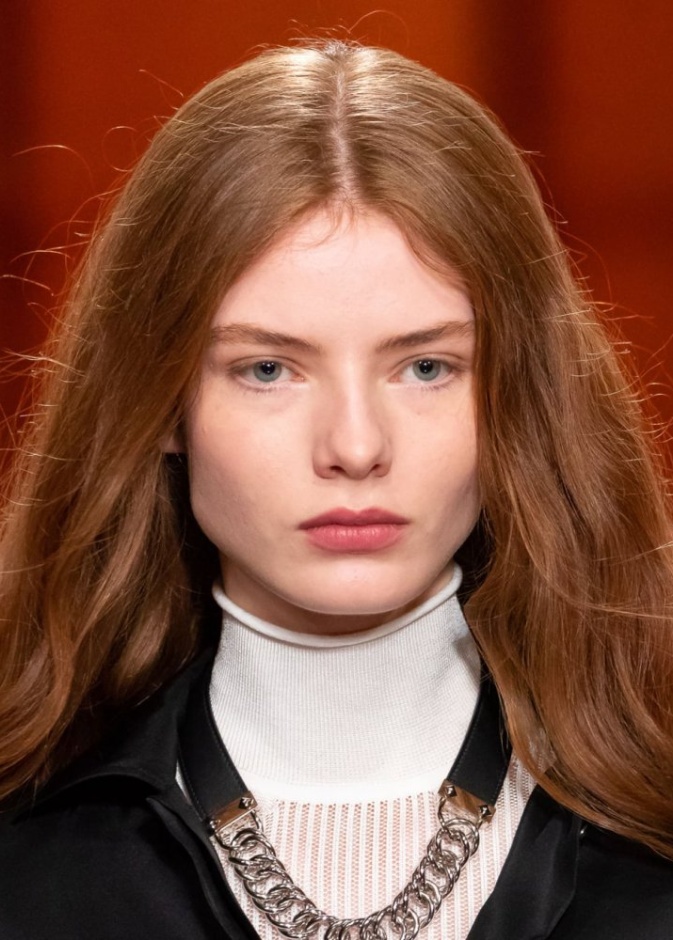 صيحات جمالية بارزة في أسبوع باريس للموضة في خريف 2021