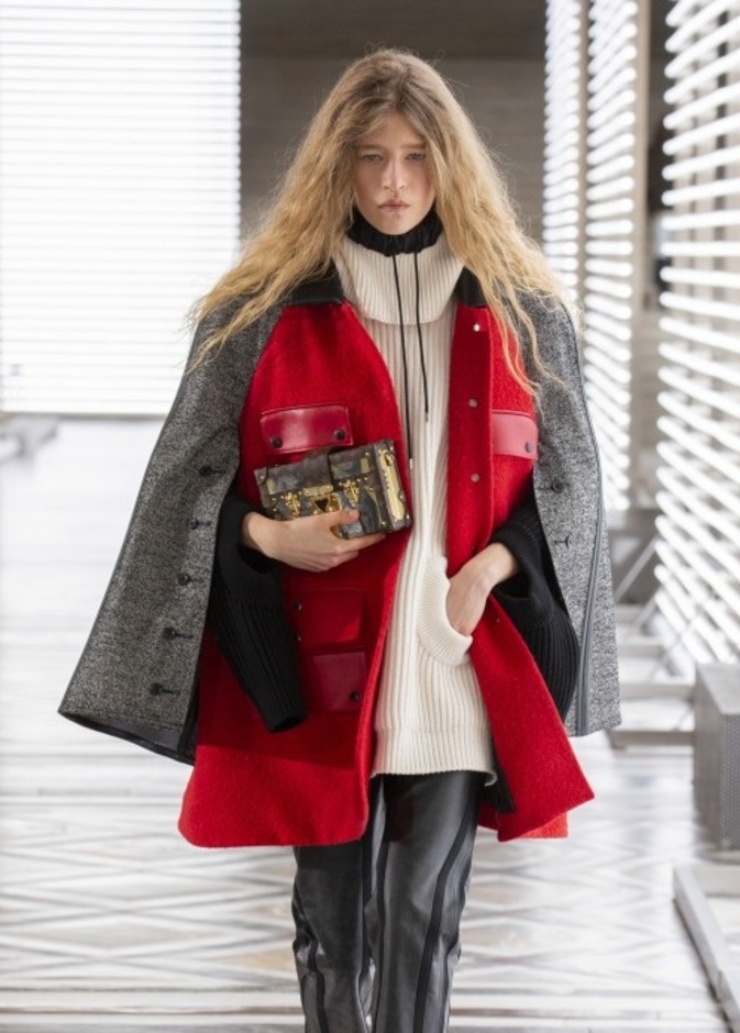 إطلالات عصرية وجريئة في عرض أزياء Louis Vuitton لموسم خريف وشتاء 2021-2022