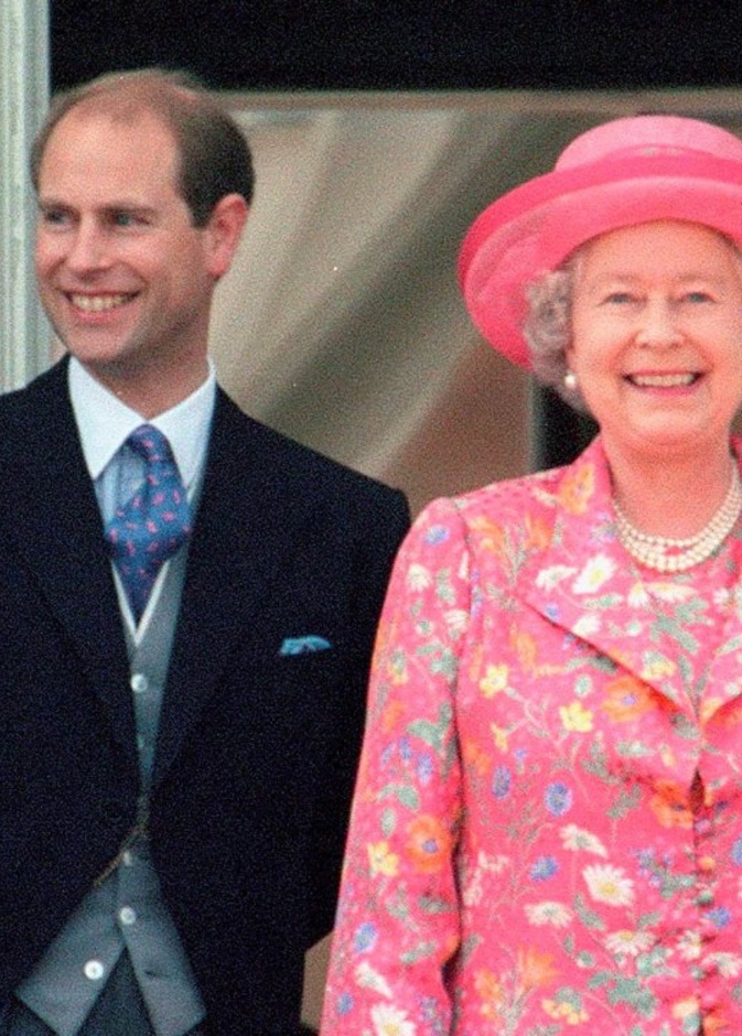 ملكة بريطانيا تهنئ الأمير إدوارد بعيد ميلاده السابع والخمسين