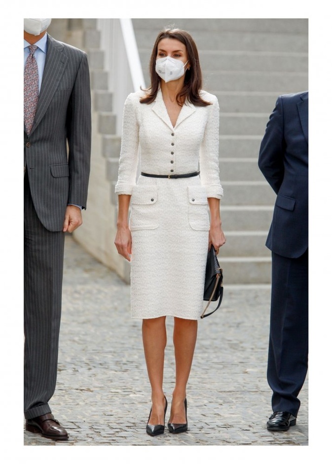 اطلالات باللون الابيض من الملكة ليتيسيا