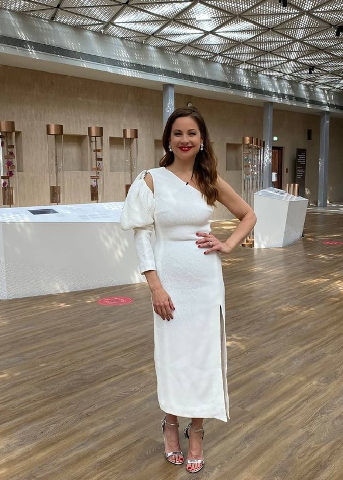 فساتين خطوبة ناعمة من david komalondon