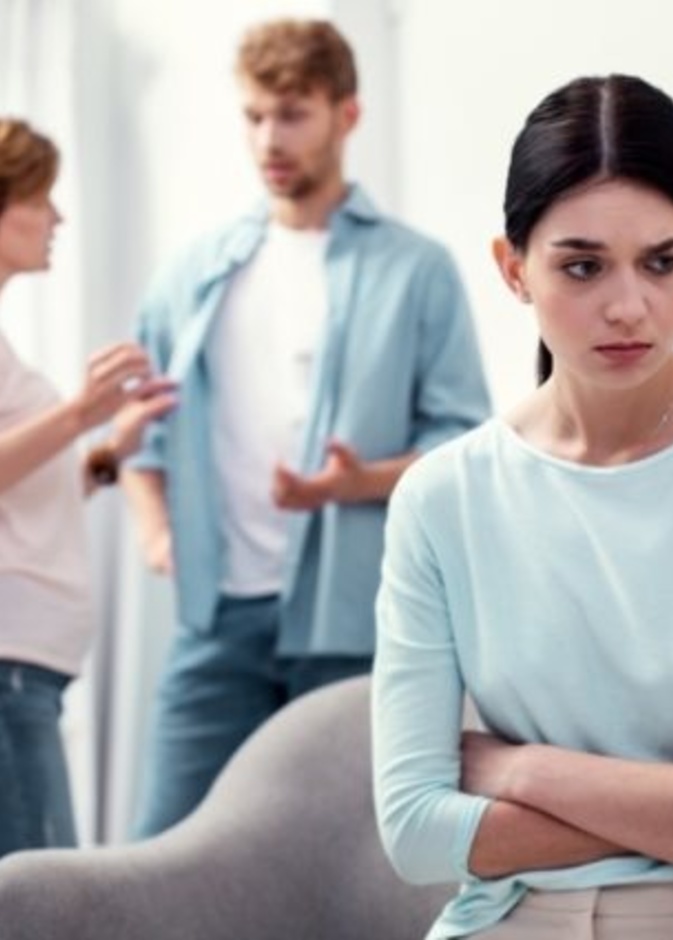 ما هي صفات شخصية الرجل المتعلق بوالدته