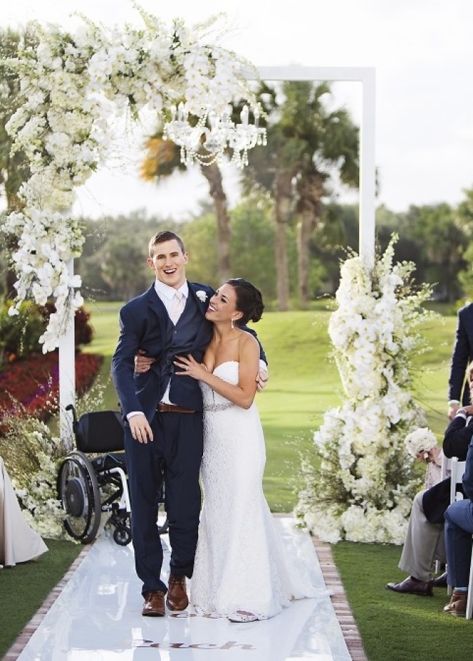  فيلم وثائقي يحكي قصة عريس أصر على المشي في زفافه رغم الشلل