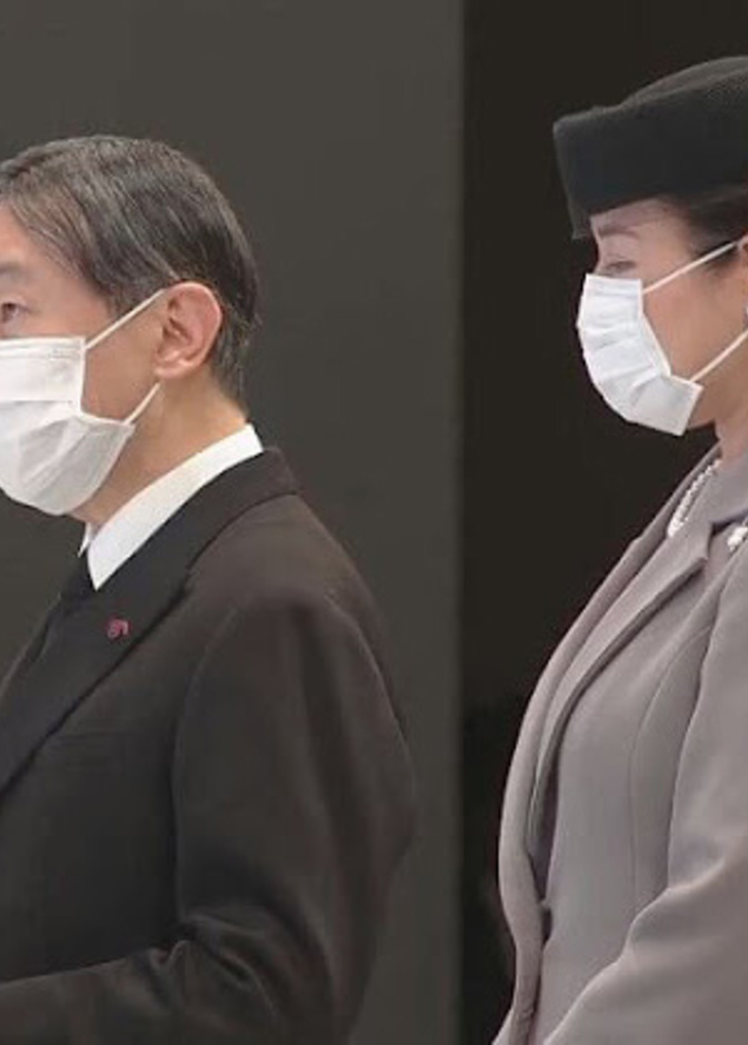 إمبراطور وإمبراطورة اليابان يزوران المسرح الوطني في اليابان