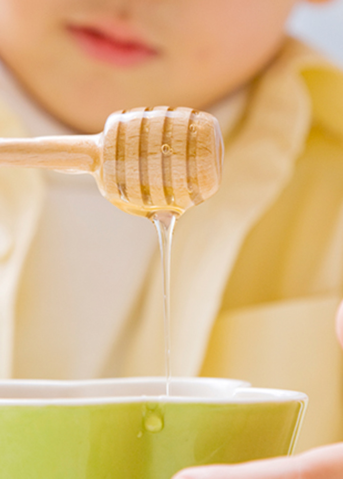 فوائد العسل الأبيض على الريق للأطفال