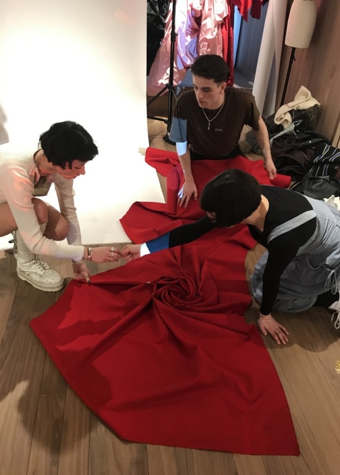 مبادرة تبرعات الأقمشة من Alexander McQueen