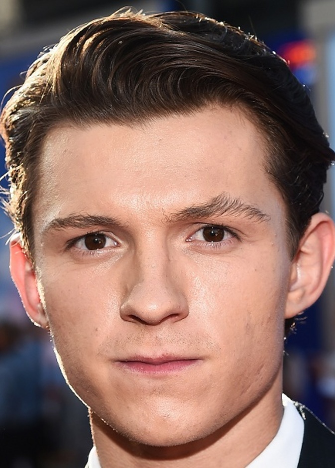 توم هولاند يكشف عن حلمه بتجسيد دور "جيمس بوند الأصغر" 2021