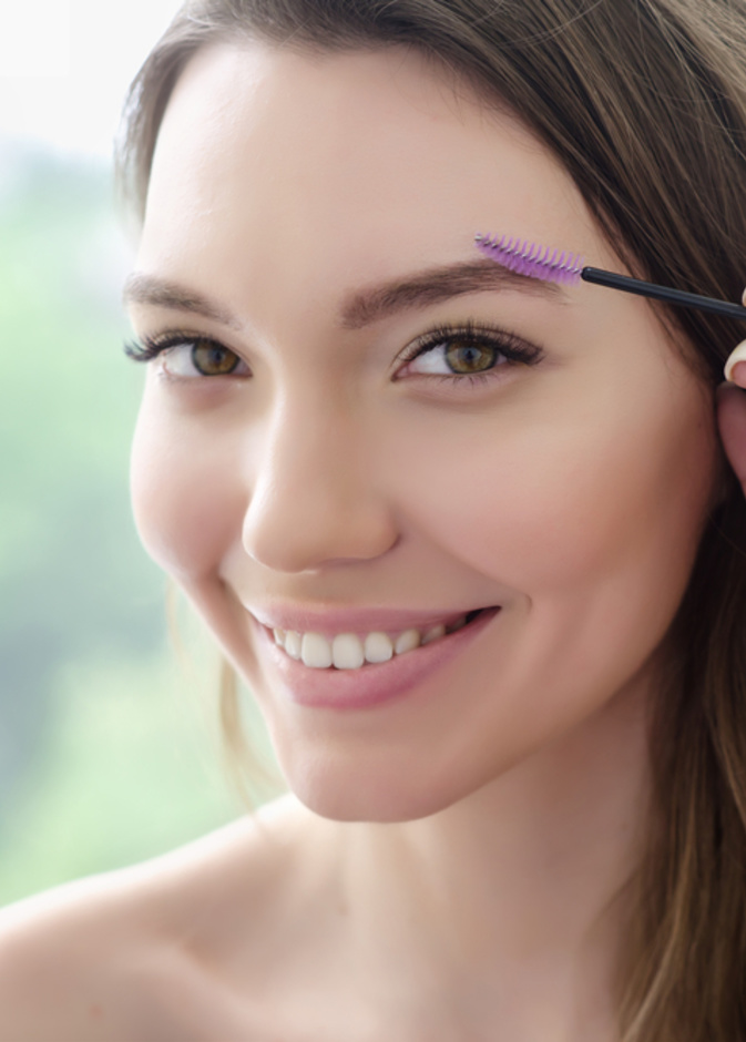 خطوات تكثيف الحواجب بخلطات الزيوت الطبيعية 