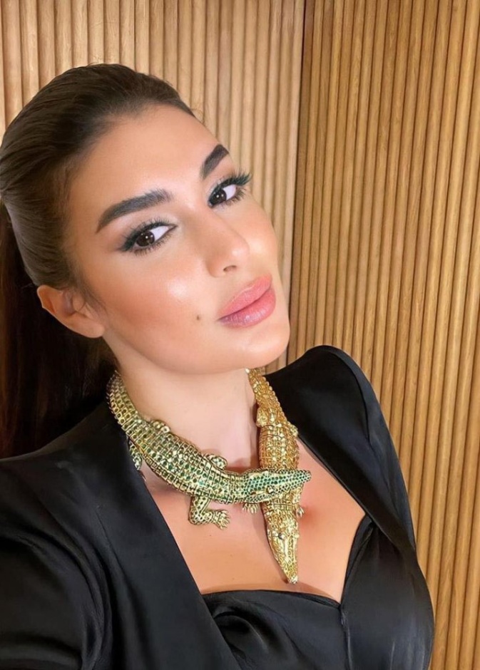 عقد ياسمين صبري الثمين