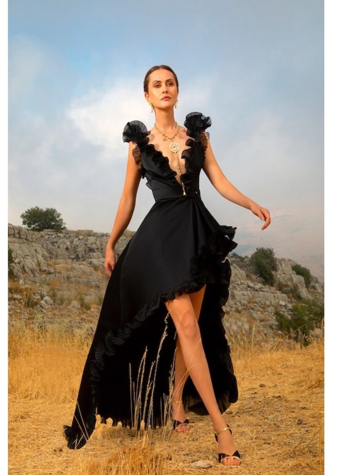  فستان سهرة دانتيل باللون الاسود من Alexander McQueen
