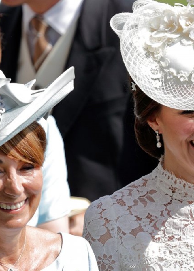 كيت ميدلتون تنشر صورة نادرة لوالدتها بمناسبة يوم عيد الأم