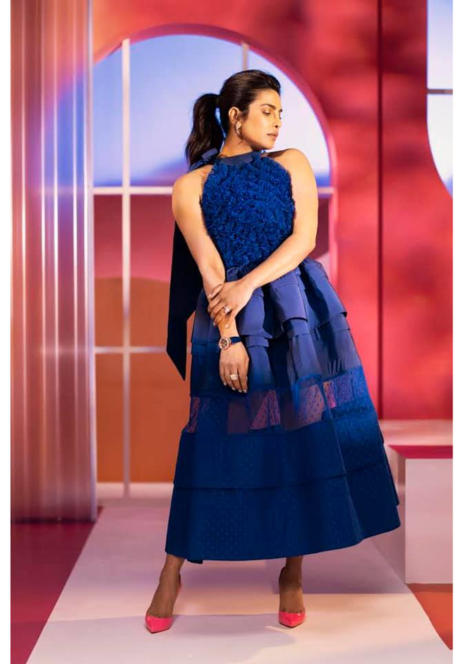 شوبرا تألقت بفستان ميدي من تصميم Greta Constantine تميّز بلونه البنفسجي