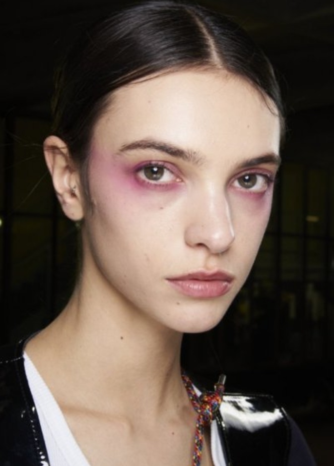 رسمات مكياج ملونة للربيع مع الظلال الزهرية من دار Blumarine